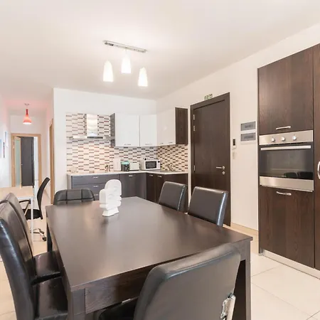 2 Bedroom With Balcony In St Julians, Paceville, By Vaganza *