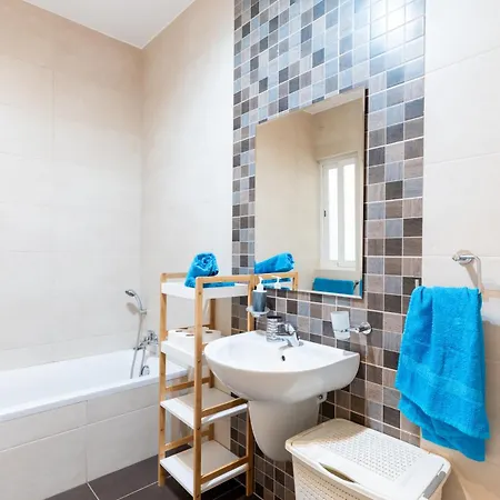 2 Bedroom With Balcony In St Julians, Paceville, By Vaganza Apartment *