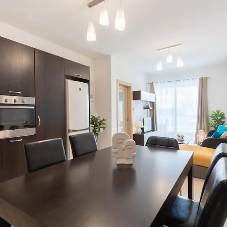 2 Bedroom With Balcony In St Julians, Paceville, By Vaganza *