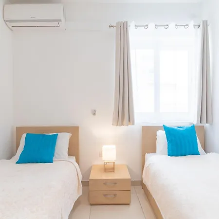 2 Bedroom With Balcony In St Julians, Paceville, By Vaganza Apartment