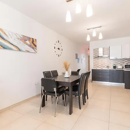 2 Bedroom With Balcony In St Julians, Paceville, 3 By Vaganza * Saint Julian's