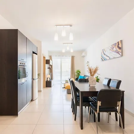 2 Bedroom With Balcony In St Julians, Paceville, 3 By Vaganza * Saint Julian's
