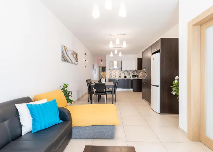 2 Bedroom In St Julians Prime Location In Paceville 3 By Vaganza Lägenhet