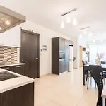 Daire 2 Bedroom With Balcony In St Julians, Paceville, By Vaganza Saint Julian's