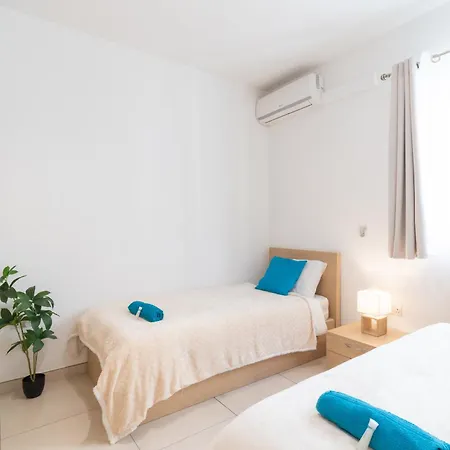 2 Bedroom With Balcony In St Julians, Paceville, By Vaganza *