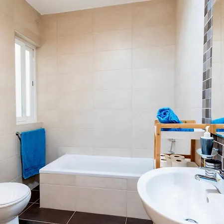 2 Bedroom With Balcony In St Julians, Paceville, By Vaganza Apartment *